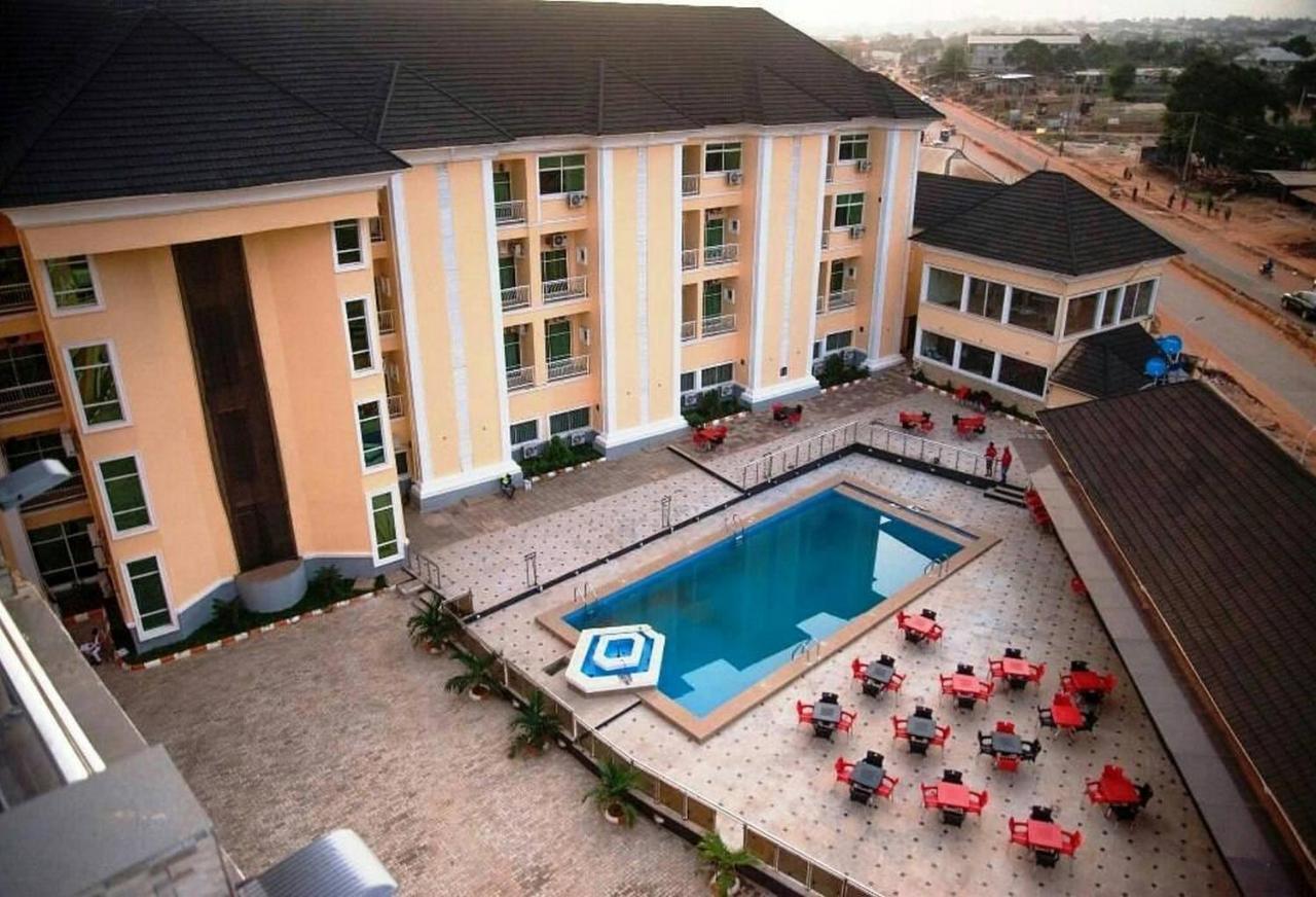Room In Lodge - Hampton Towers Spa Asaba Extérieur photo