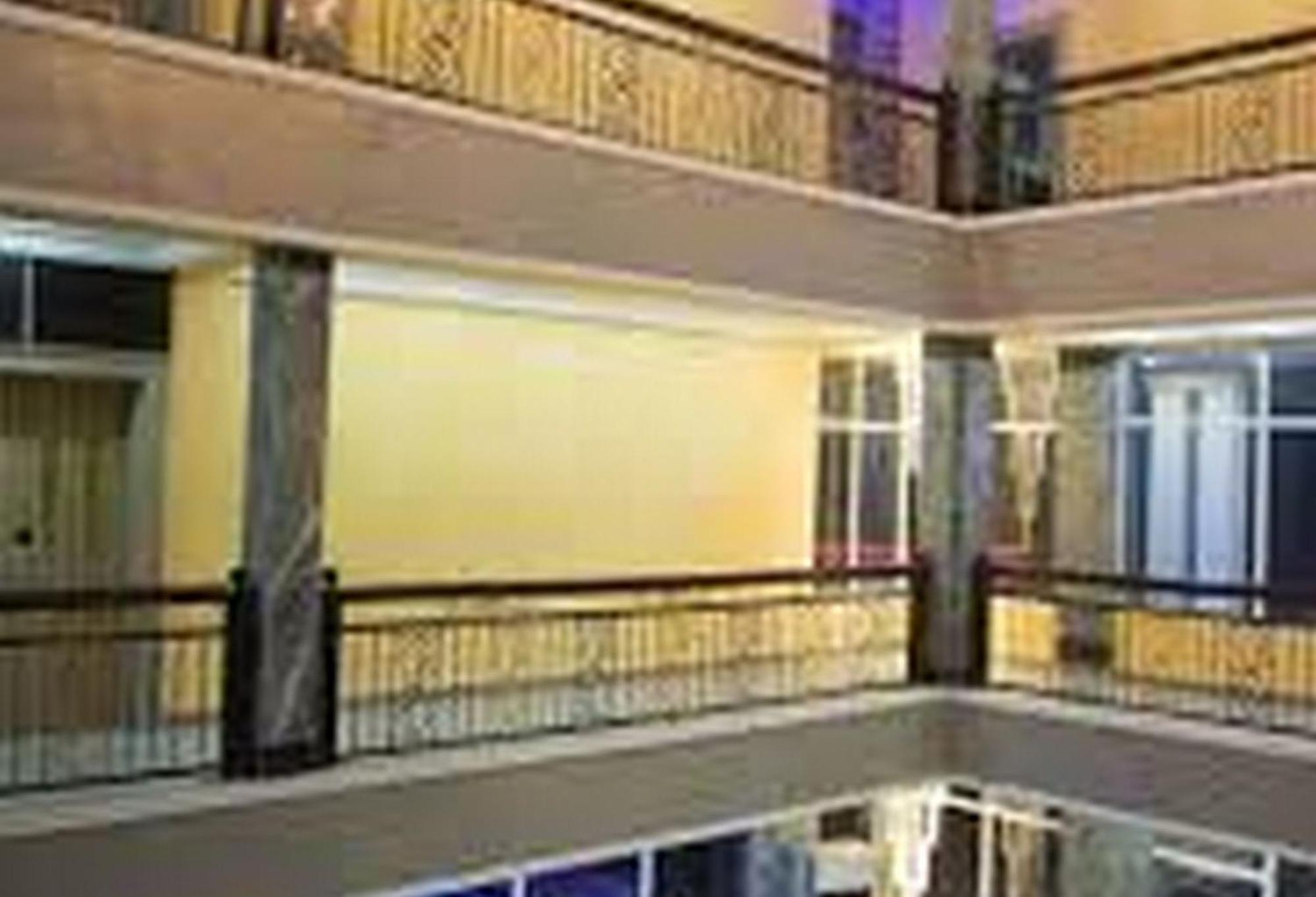 Room In Lodge - Hampton Towers Spa Asaba Extérieur photo