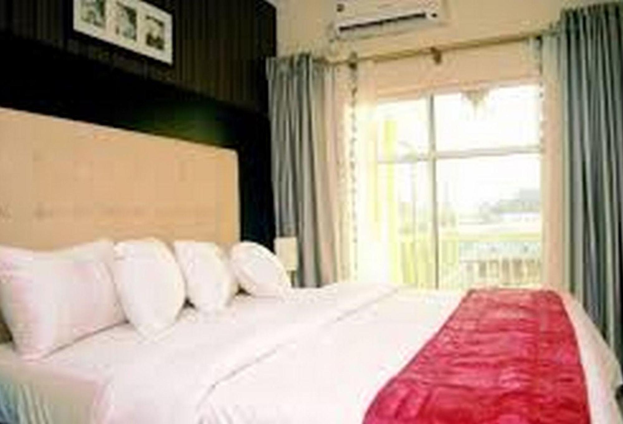 Room In Lodge - Hampton Towers Spa Asaba Extérieur photo
