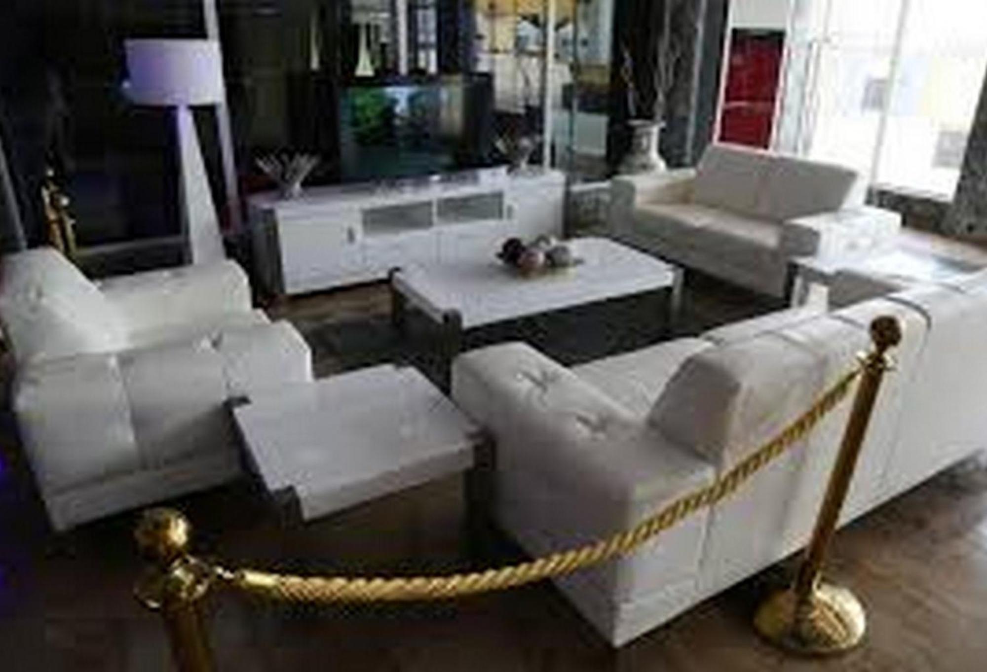 Room In Lodge - Hampton Towers Spa Asaba Extérieur photo