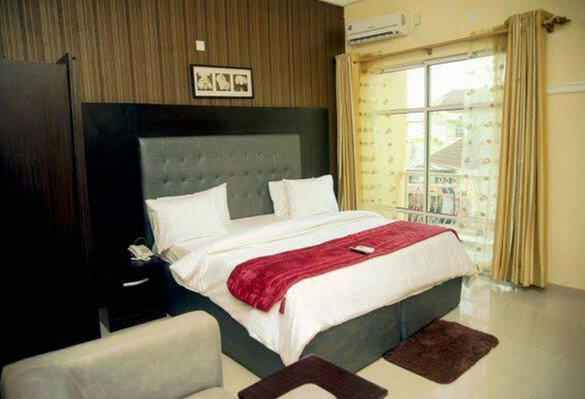 Room In Lodge - Hampton Towers Spa Asaba Extérieur photo